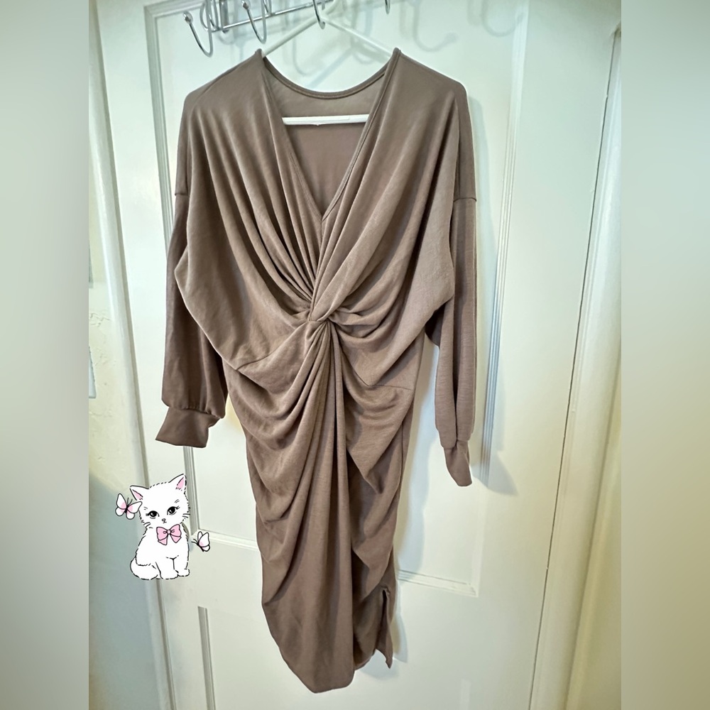 BooHoo Plus Size Twist Front Plunge Long Sleeve Midi Dress Oversized NWOT.